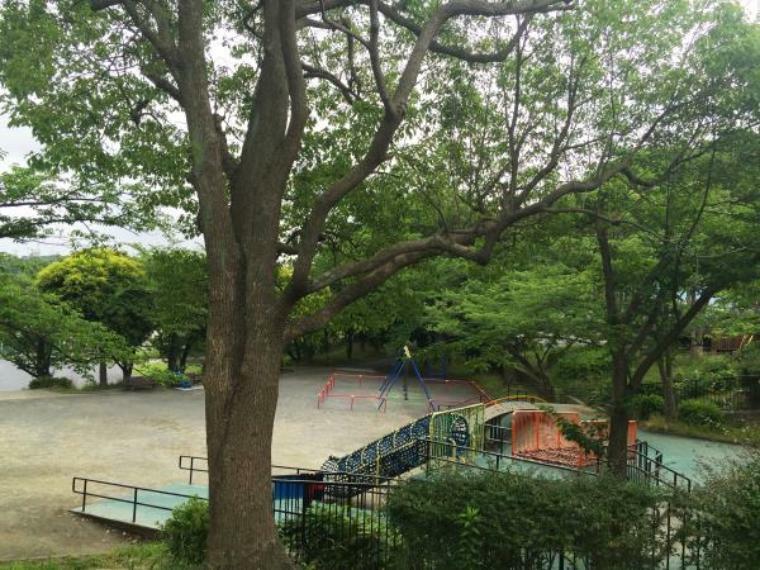 公園 上郷東公園（少年野球ができるように整備された公園。お子様が楽しめる遊具もあります。）