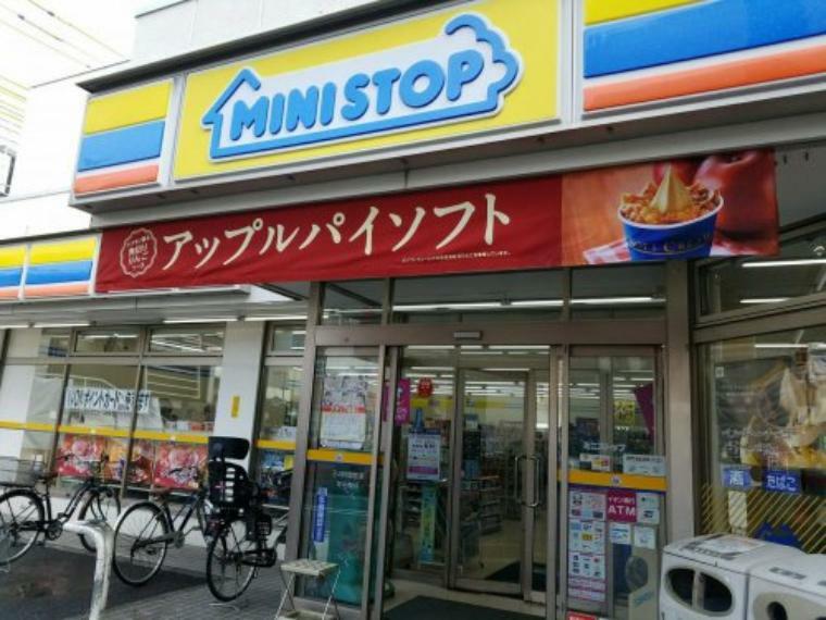 コンビニ 【コンビニエンスストア】ミニストップ 荒川1丁目店まで300m