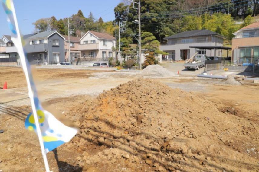 現況写真 家を建てる前提で土地を探している場合、地盤の丈夫さは譲れない条件の一つです。地盤が脆弱だと追加工事が必要となります。また、過去に地盤沈下や液状化現象を起こした土地は、できるだけ避けた方がいいでしょう。