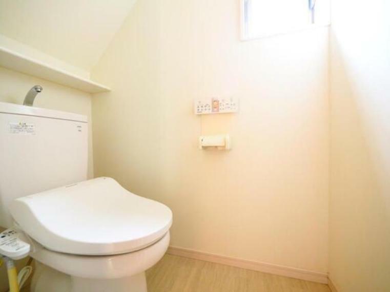 トイレは2か所に設置されており、来客時やご家族が揃う時もゆとりをもって利用できます。