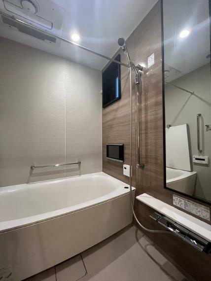 浴室 1418サイズのバスルーム。浴室TVや浴室乾燥機など、便利な機能が充実しています。