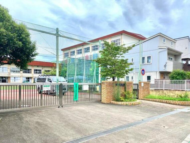 小学校 足立区立寺地小学校　880m