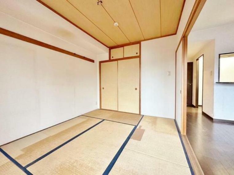 和室 障子・襖・畳など日本独特の文化が詰まった空間である和室。住まいにあわせてオシャレな和モダン、昔ながらの趣がある和室することで、様々な形の「和」を演出することができます。