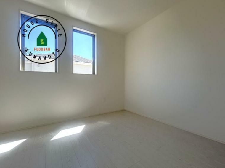 洋室 採光良好な洋室は全居室、複層ガラスの遮熱効果と断熱効果で、一年中快適に過ごせます。