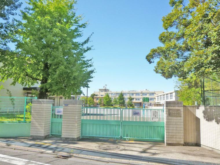 小学校 川崎市立住吉小学校 本校は、明治33年（1900年）に創立され、2020年東京オリンピック開催の年に120周年を迎えます。