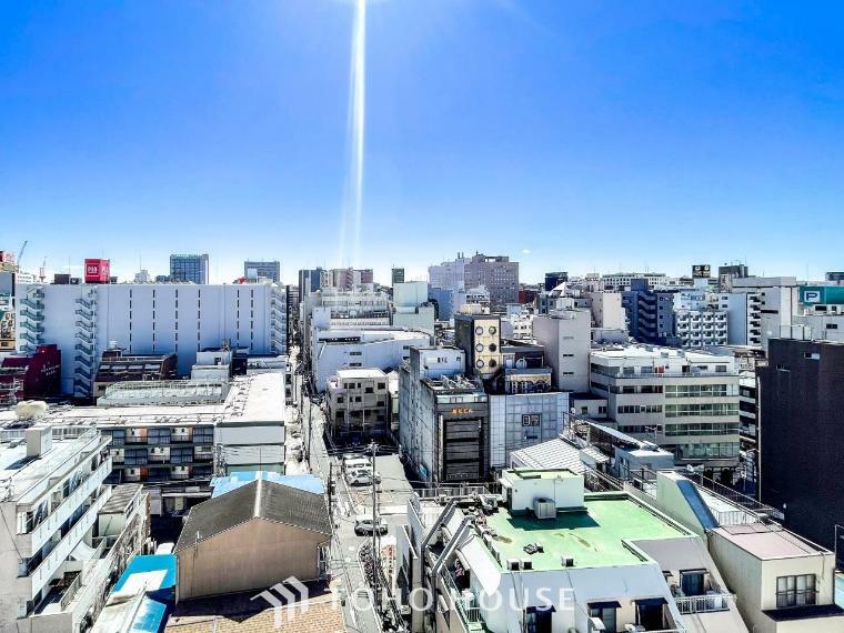 眺望 豊かな眺望にふさわしい空間には、通風・採光にも優れ、心地よい光と風があふれています。