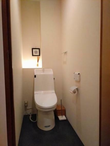トイレ 1階、温水洗浄便座付きのトイレです！