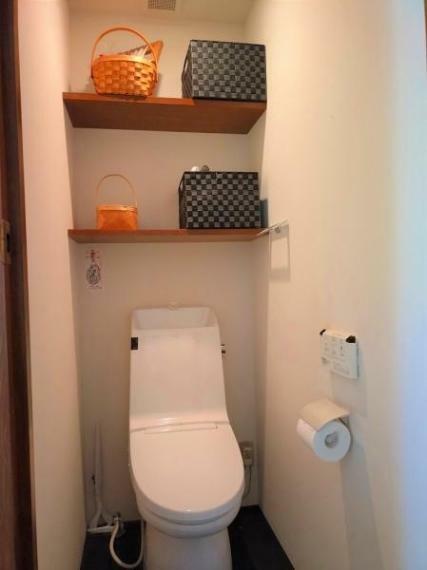 トイレ 3階、温水洗浄便座付きのトイレです！