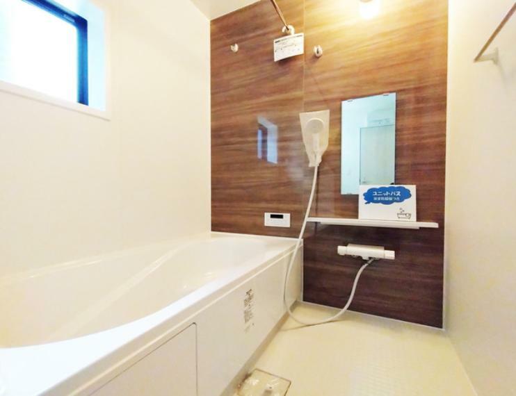 【浴室】1坪以上ある浴室でゆったりリラクゼーション！雨の日でも便利な浴室換気乾燥機付！