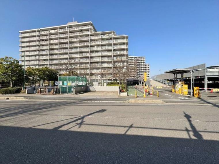 JR宇都宮線「東大宮」駅東口徒歩3分、提携駐車場もあります。エステート白馬東大宮店までお気軽にお問い合わせください。