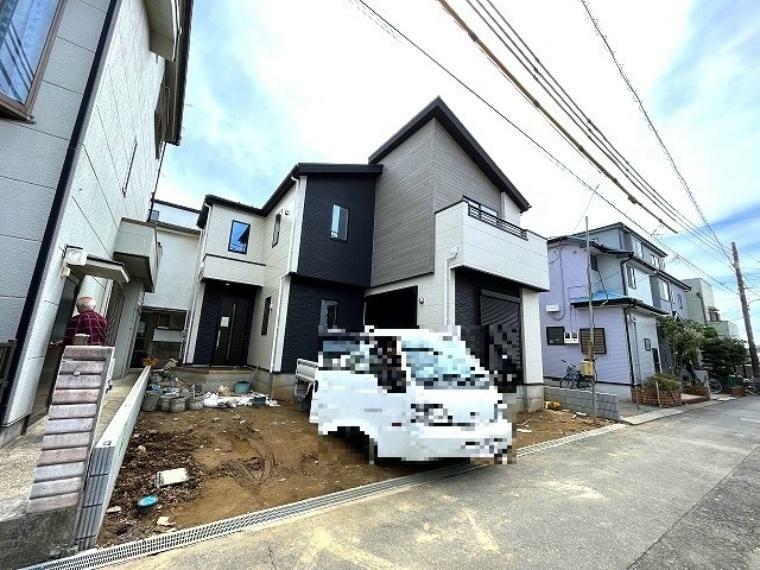 現況外観写真 車の通りも少ない閑静な住宅地。子育てにも、第二の人生にも。