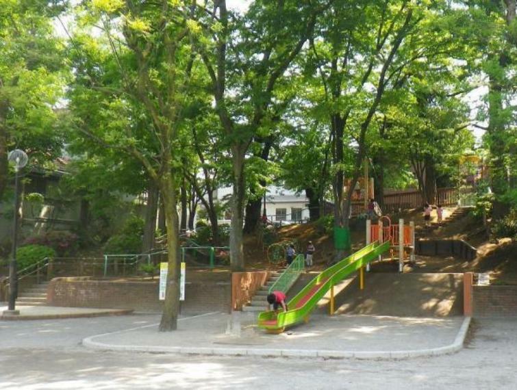 公園 世田谷区駒繋公園:お子様と一緒に遊べる公園が徒歩8分！（580m）