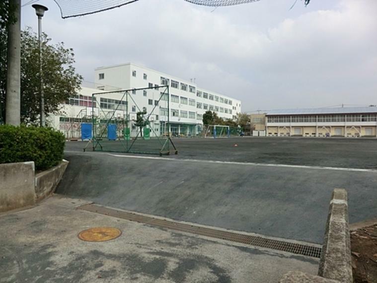 中学校 横浜市立旭中学校　距離約1700m