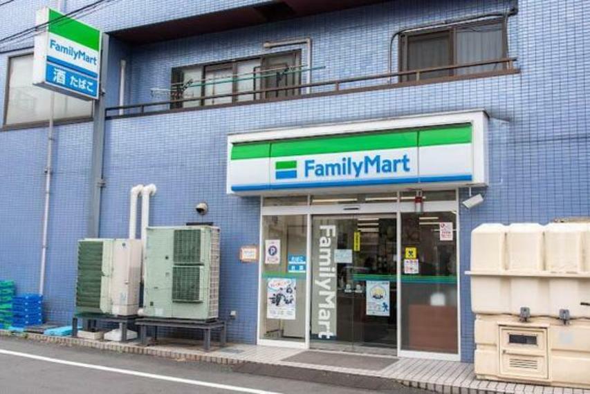 コンビニ ファミリーマート亀山西新井本町店