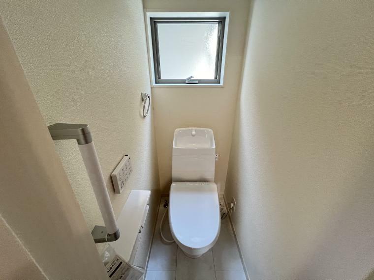 トイレ トイレは各階にご用意。ウォシュレット機能付き（2号棟）