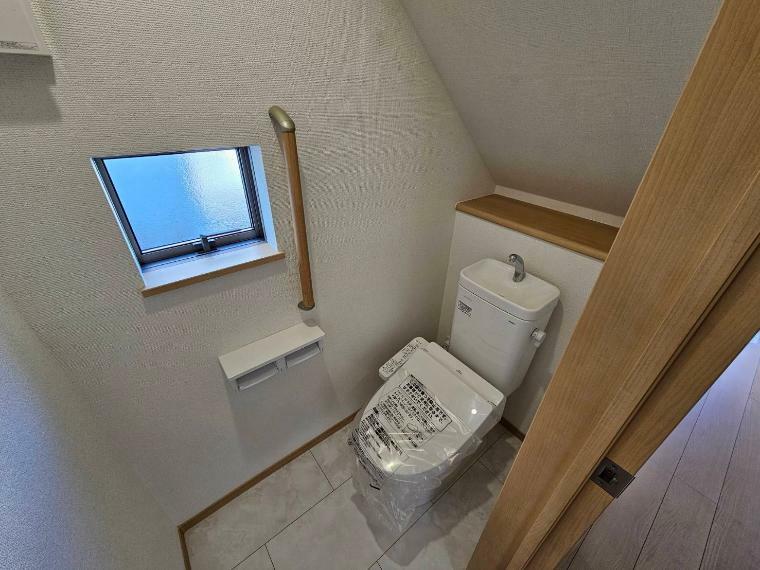 トイレ 1階2階の2ヵ所にトイレを設置しています。温水洗浄便座付きなので快適にご使用いただけます