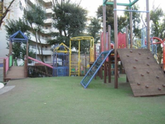 公園 落合公園:お子様と一緒に遊べる公園が徒歩7分！（550m）