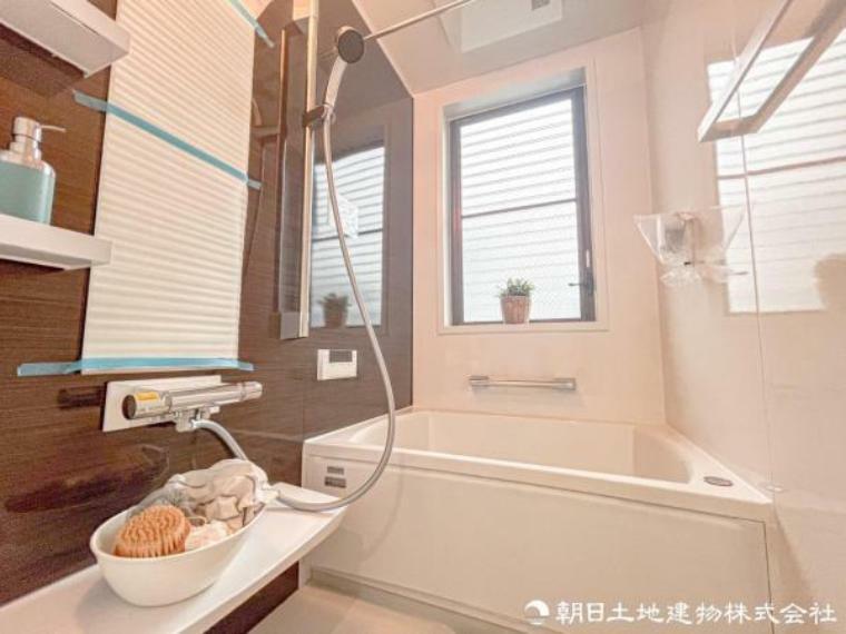浴室 【浴室】使いやすい最新システムバスににリフォーム済みです。ご入居時から気持ちよくお使いいただけます。
