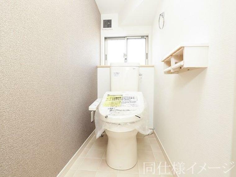 ＼同仕様写真/トイレは1階と2階の2カ所に設置！階段を上り下りせずに使用できるので、高齢の方にも安心です！
