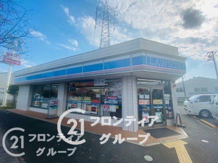 コンビニ ローソン伊丹池尻6丁目店 徒歩10分。