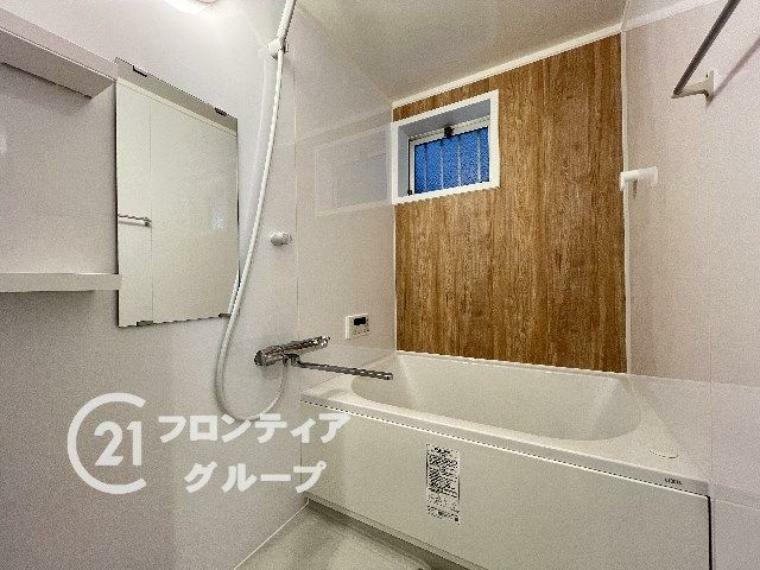 浴室 ゆったりサイズのシャワー付きバスルームです