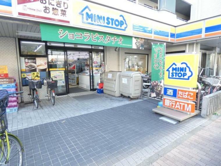 コンビニ ミニストップ業平橋店 徒歩6分。