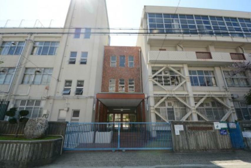 小学校 【小学校】神戸市立本山南小学校まで437m