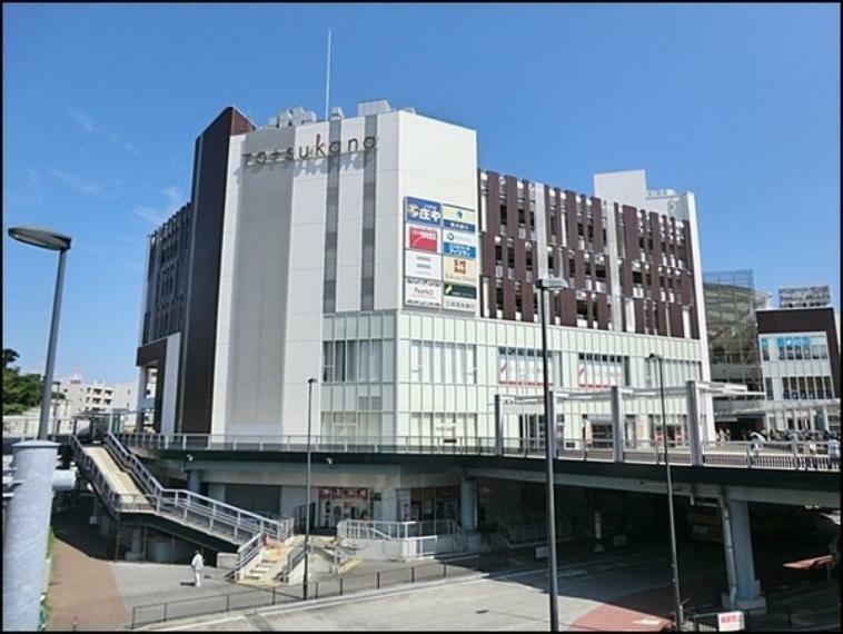 ショッピングセンター トツカーナモール 戸塚駅直結のショッピングモールで様々な店舗が集まっています。