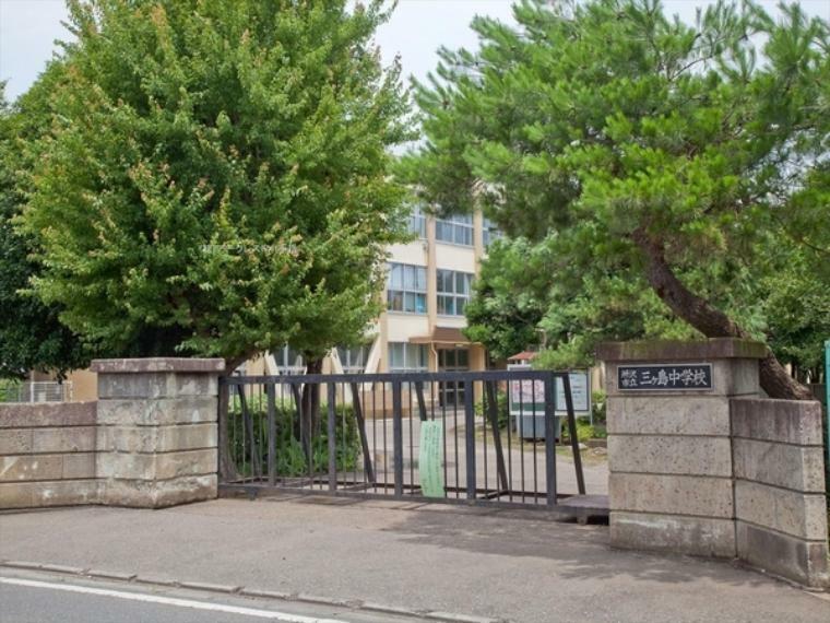 中学校 所沢市立三ケ島中学校 敷地が広く、部活動なども盛んな中学校です。