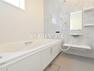 浴室 6号棟　浴室　【昭島市田中町1丁目】 白を基調とした清潔感あふれるバスルームです。