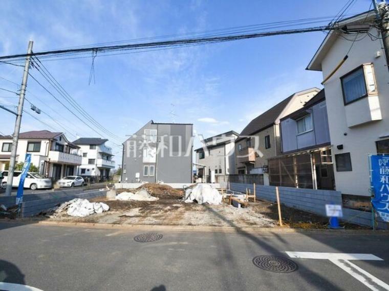 現況外観写真 現場風景　【西東京市住吉町1丁目】 見学はしたいけど、なかなか時間が取れない・・・そんな方に出勤前や仕事終わりにマイホームを見学できるサポートをいたします。