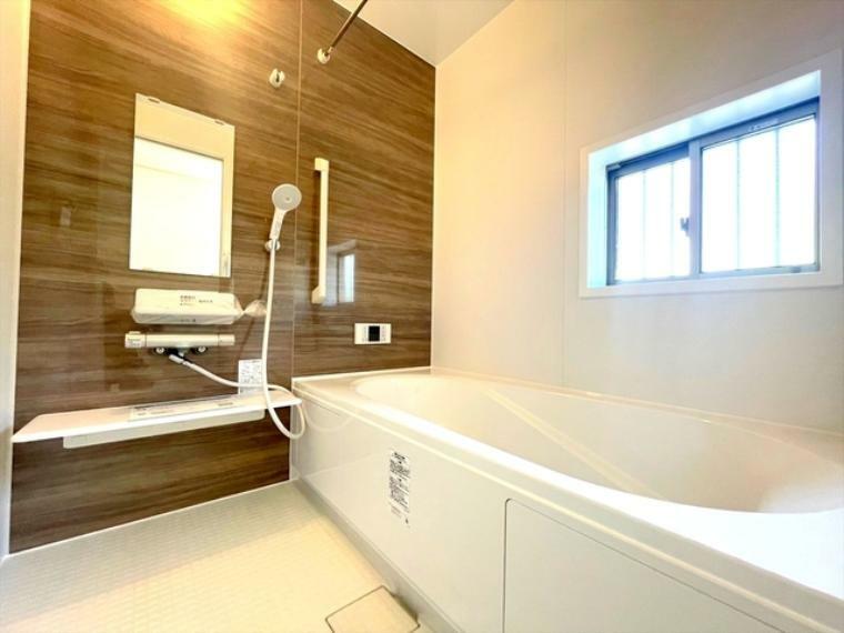 浴室 浴室は1坪のシステムバス。一日の疲れを癒す寛ぎ空間。お掃除もしやすく快適なバスルームです。■八王子市上柚木　新築一戸建て■