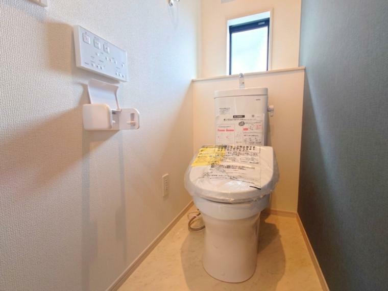 シンプルな機能を搭載したトイレ。家族みんなが使う場所だからこそ清潔にこだわりたいですね。<BR/>■日野市南平1　新築一戸建て■