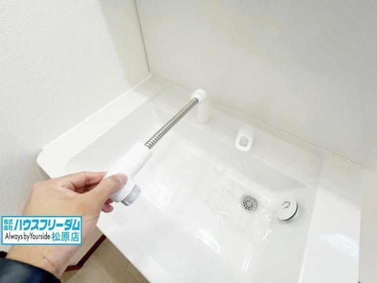 洗面 便利なハンドシャワー付き洗面化粧台でお掃除ラクラク
