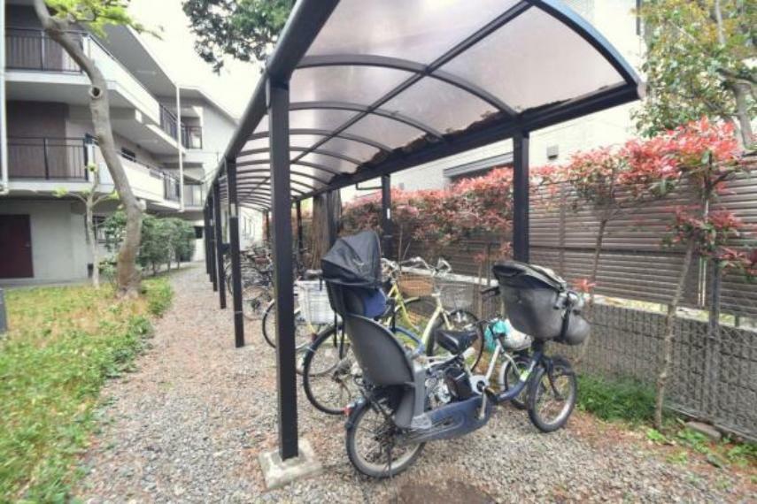 ■屋根付き駐輪場で雨の日も自転車を濡らすことなく管理できます