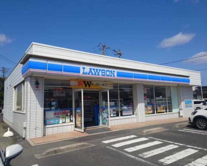 コンビニ ローソン平田中ノ島店様まで400m（徒歩約5分）です。24時間空いているお店が近くにあるのはうれしいですね。