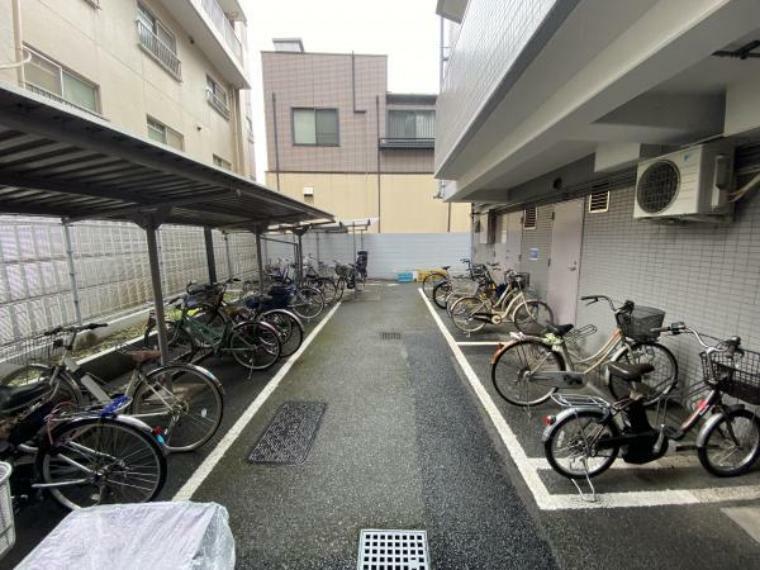 駐輪場 【駐輪場】屋根付き駐輪場です。雨の日でもゆっくりと支度ができます。