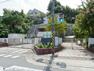 小学校 横浜市立秋葉小学校 徒歩14分。教育施設が近くに整った、子育て世帯も安心の住環境です。