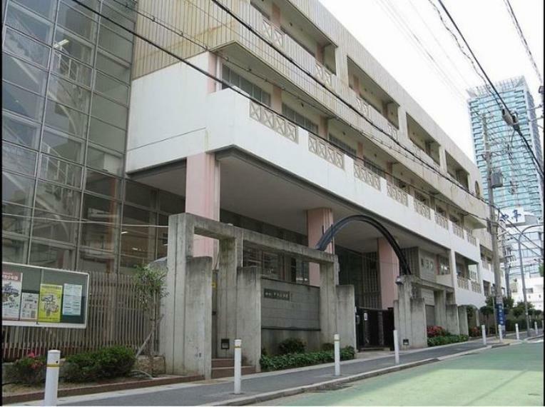 小学校 神戸市立中央小学校 徒歩8分。