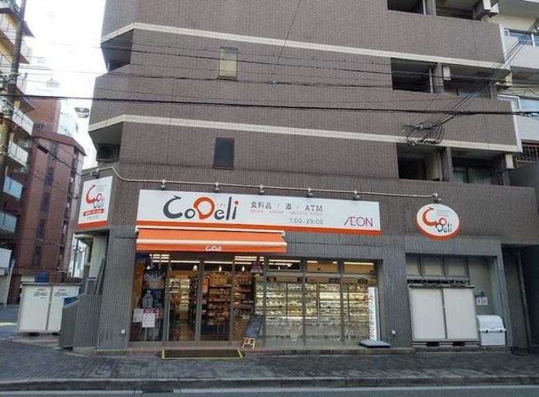 スーパー CoDeli 南堀江2丁目店営業時間が7:00～23:00なので通勤前後にも利用できるスーパー。