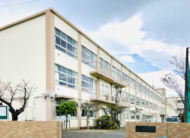 中学校 【中学校】茅ヶ崎市立松浪中学校まで821m