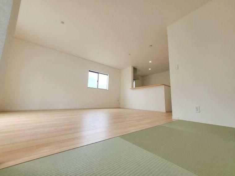 リビングダイニング 『A soothing place :癒しの場所』LDK16.5帖＋畳コーナー4畳の広々空間で憩いの一時をおくれます。家族団を叶えて下さい。