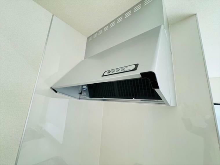 キッチン お手入れが楽な換気扇を採用。静かで効率的な換気扇、清潔で快適な空間を維持します。