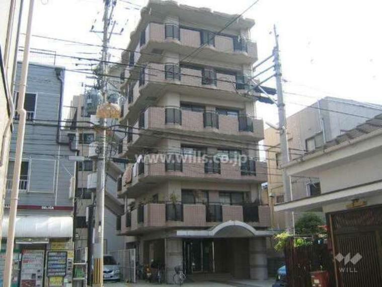 【外観】1996年築、阪急宝塚線「服部天神駅」から徒歩約8分の場所にあるマンションです。