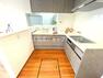 キッチン 使い勝手の良いL型キッチン。料理の作業スペースが広くとれるだけでなく収納スペースもしっかり確保。