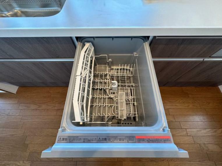 キッチン 食器洗浄乾燥機付きで家事の負担を軽減させます。