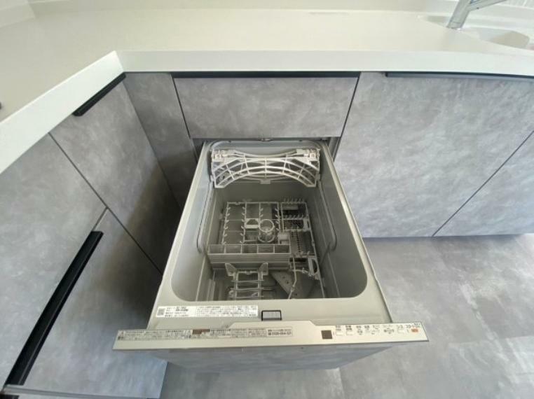 キッチン 食器洗浄乾燥機付きで家事の負担を軽減させます。