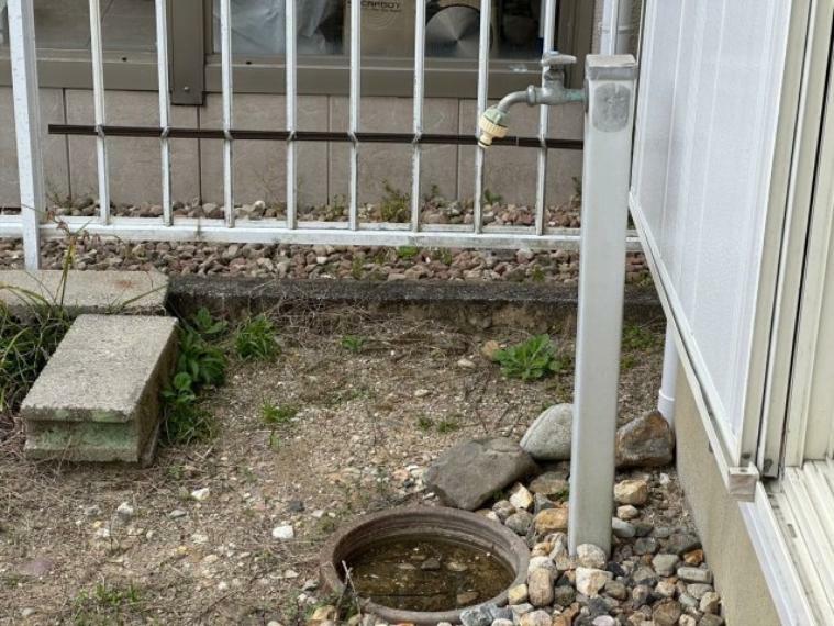 お庭には何かと助かる水栓柱があります！