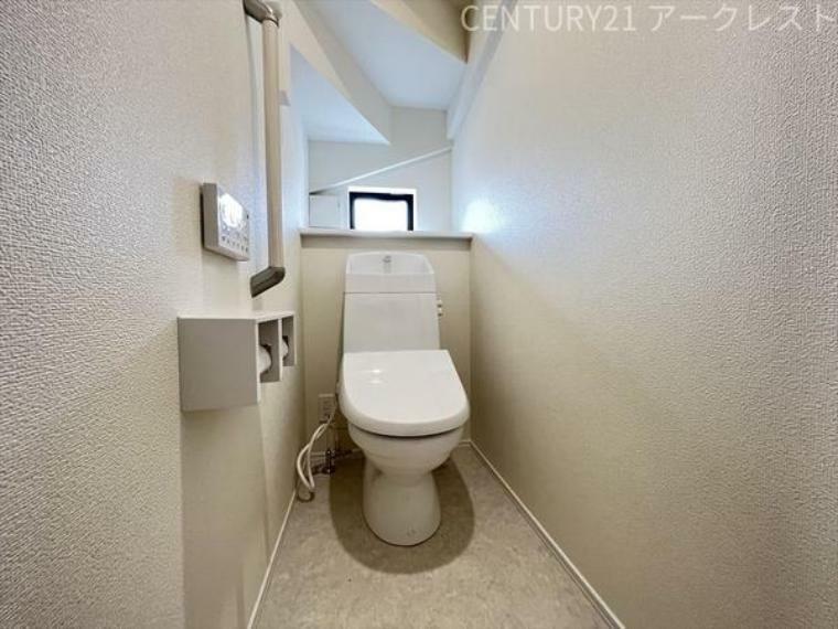 トイレ 1階の温水洗浄便座トイレです