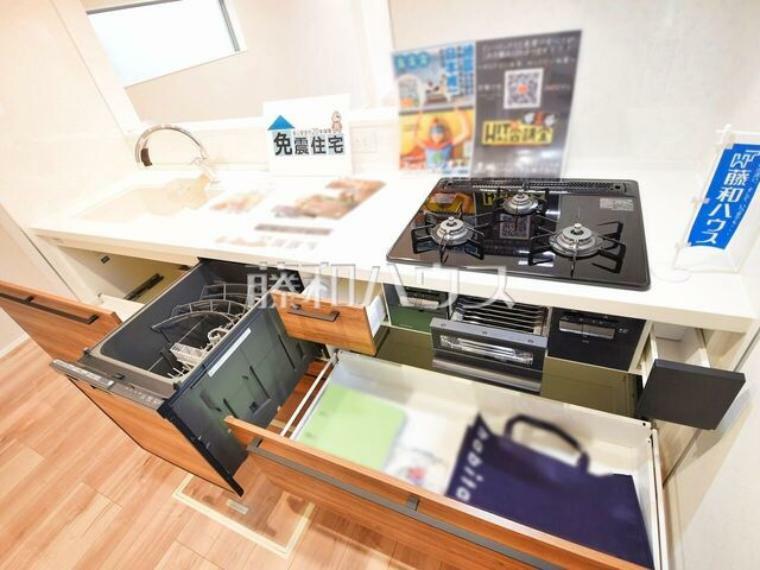 1号棟　ビルトイン食洗機　【世田谷区粕谷3丁目】<BR/> ビルトイン食洗機は毎日の家事を軽減させてくれます。またワークトップも広々使え機能性も向上します。　